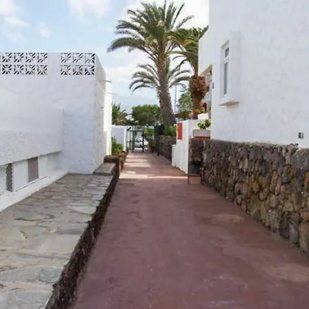 With 2 In Arona, Tenerife, With Wonderful Mountain Vie Апартаменты *